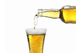 Alus pudeli sieviete atver... Autors: sexyice Sieviete to dara savādāk, nekā vīrietis un otrādi :D
