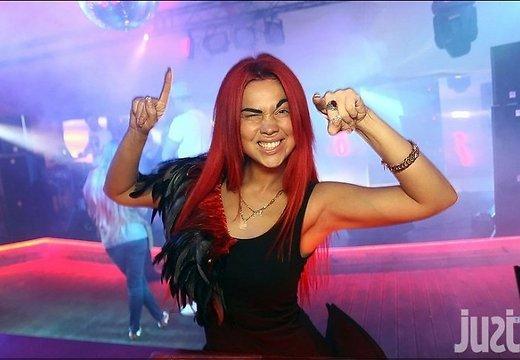 Autors: kreksss SKANDĀLS - Transvestīts!