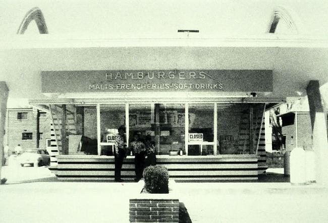 Autors: Khalifa Pirmais McDonald's restorāns