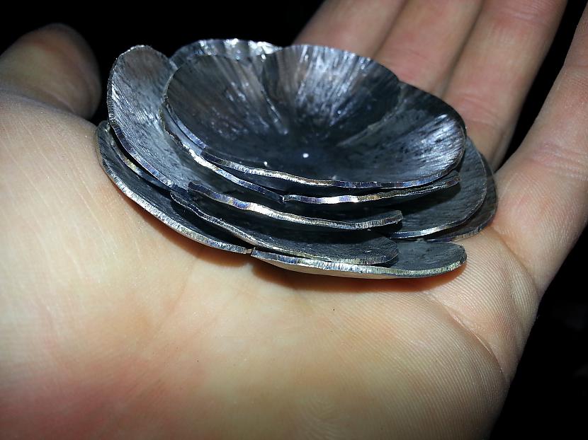 Autors: kpot Roze no metāla. Never ending rose. Metal rose hand made