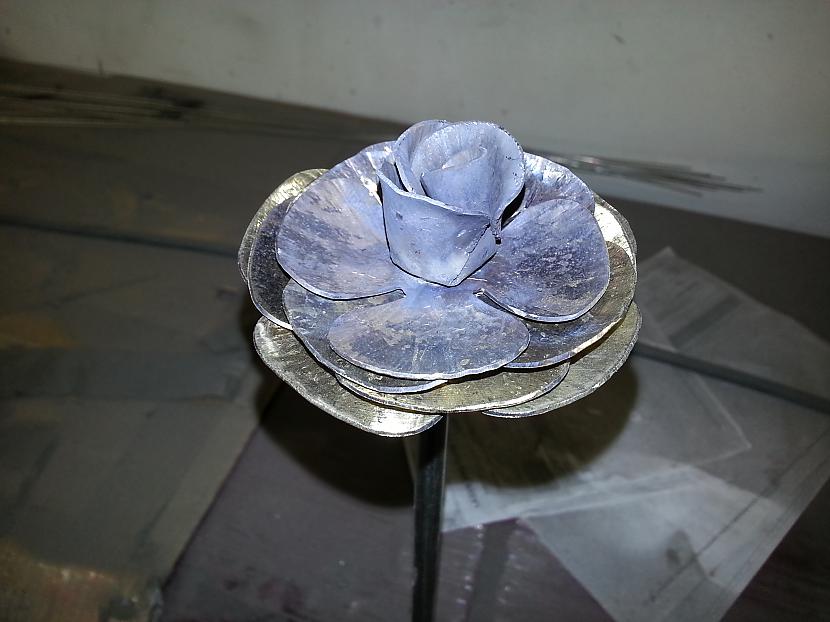 un sākam veidot es personigi... Autors: kpot Roze no metāla. Never ending rose. Metal rose hand made