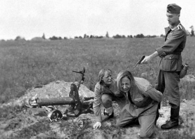Kas par neģēli Izpilda... Autors: DamnRiga Cik žēl, ka viņiem toreiz nebija fotošops
