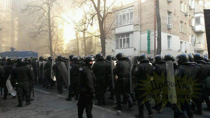 Autors: Hello Kijevas ielās atkal atsākās nemieri,šoreiz tie līdzinās karam.