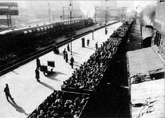 Fotogrāfijā redzami vagoni... Autors: DamnRiga Cik žēl, ka viņiem toreiz nebija fotošops 2.daļa