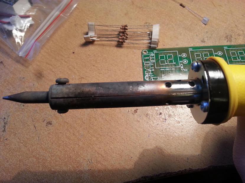 Iznemu resistorus Autors: SGTC DIY KIT elektroniskais pulkstenis