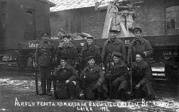 5 Bruņotais... Autors: Meisele Latvijas armijas bruņoto vilcienu pulks