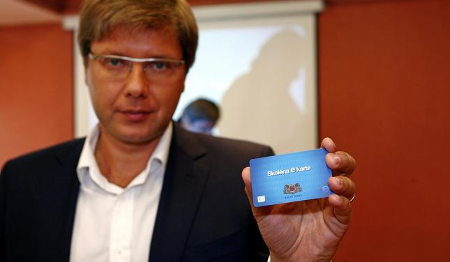 Te mēs redzam dažādu pieeju... Autors: Hello Totālās kontroles projekts Latvijā tiek īstenots arī caur e-talonu.