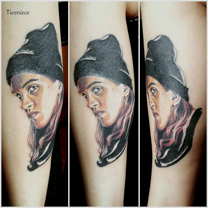 Autors: Tiesnieceart man patīk zīmēt.
