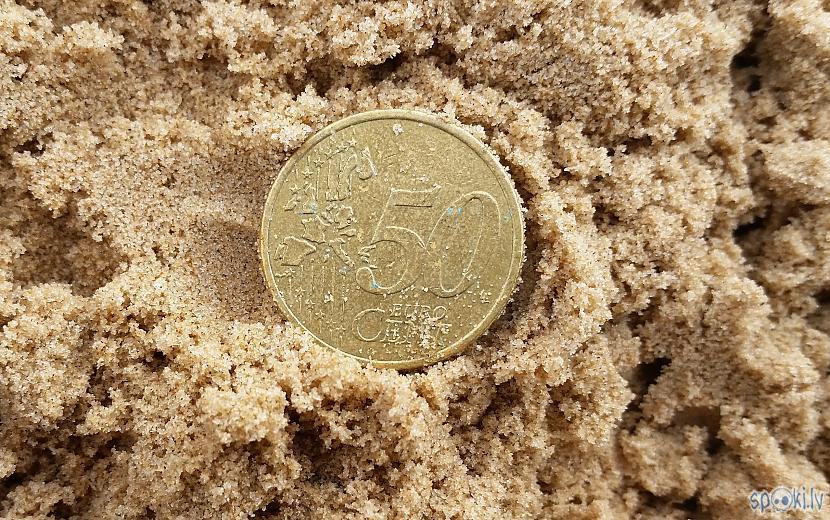 Pirmā monēta 50 eirocenti Autors: pyrathe Ar metāla detektoru pa pludmali (aprīlis 2016)