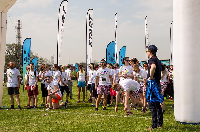 Gatavi startam Autors: ugnotbug Color Me Rad UK - piecu kilometru skrējiens dzīves izkrāsošanai!