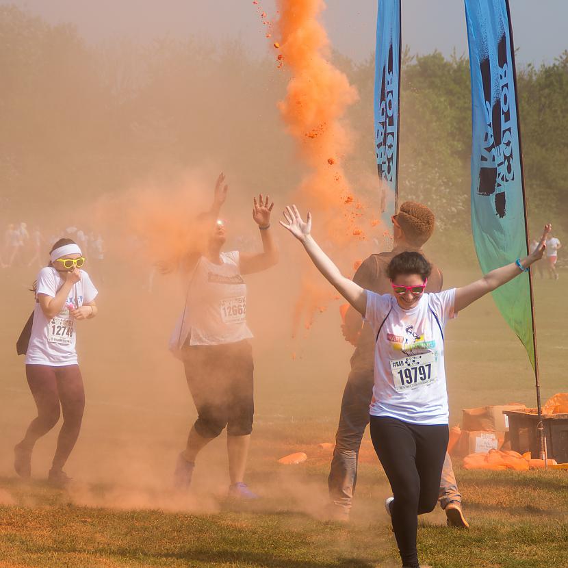Autors: ugnotbug Color Me Rad UK - piecu kilometru skrējiens dzīves izkrāsošanai!