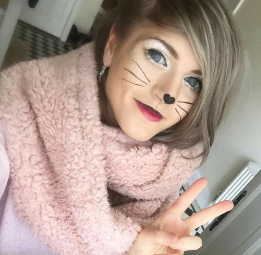 Dienu iepriekš fani... Autors: Huskijs3 Vai šī jaunā youtubere ir briesmās?!