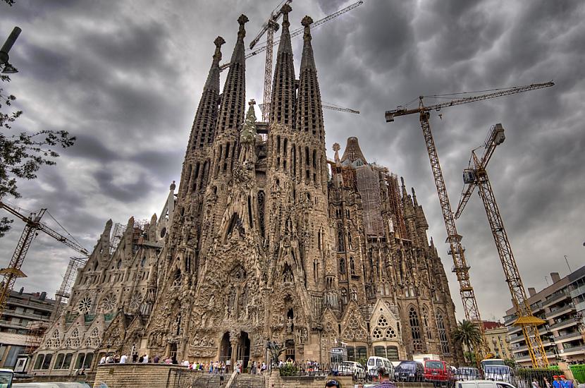 Sagrada FamiacuteliaTā ir... Autors: Lestets Slavenākās nepabeigtās būves