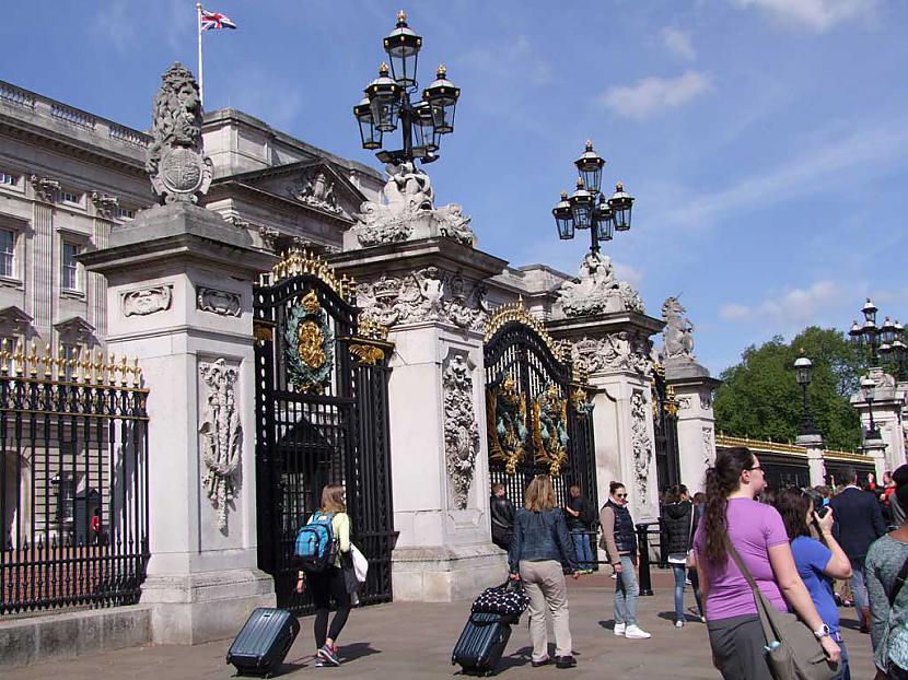 Tā tur izskatās uz ielas ... Autors: blusu_kerajs Dzēšot vecās bildes (LONDONA pa fikso)