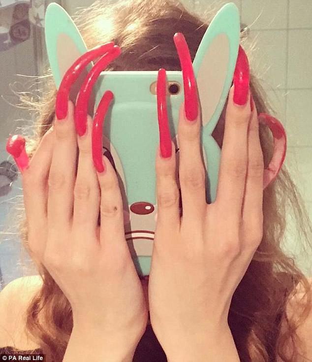 Tu gribētu sev tik garus... Autors: matilde Skolniece no Vācijas jau trīs gadus nav griezusi nagus un ļoti lepojas ar tiem!