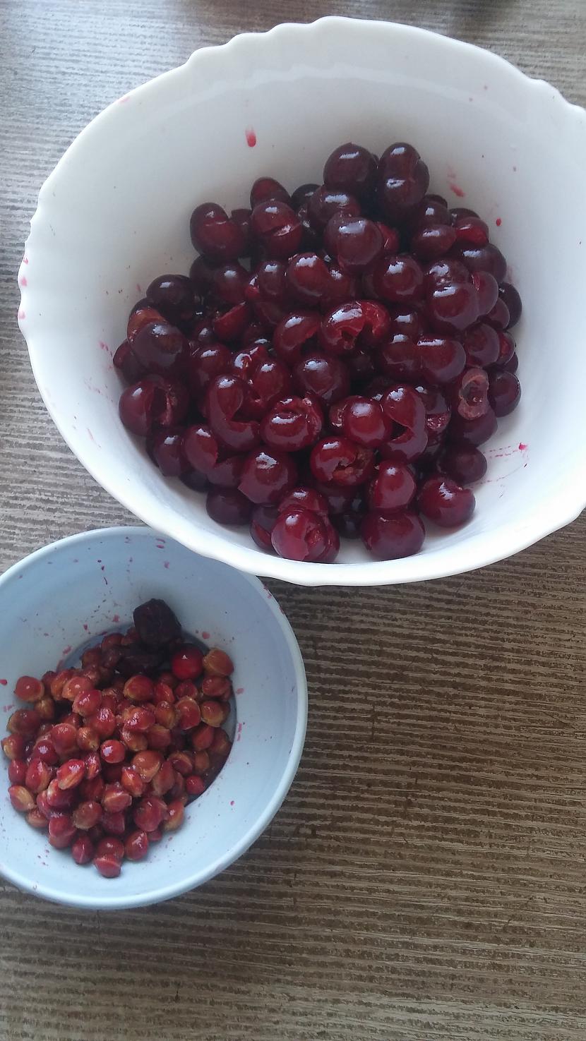 Vot sis ir pats kepigakais... Autors: Piparmētra11 Ķiršu pīrāgs