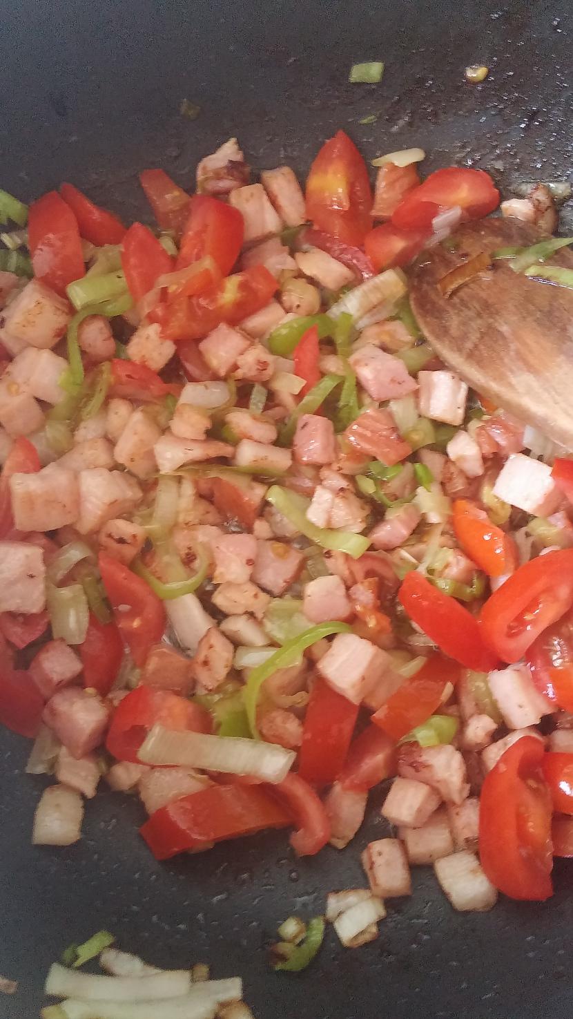 Klat ari tomatini Autors: Piparmētra11 Brokastīs omlete.