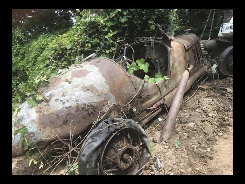 Pēc Plymouth tika atrastas... Autors: pyrathe Nojaucot māju ASV, atrod 10 pirmskara automobiļus