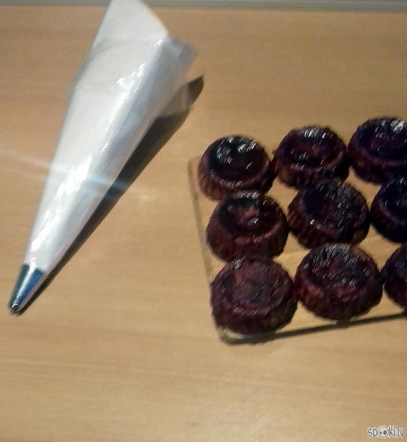 Scaronoreiz dekorēscaronu... Autors: rasiks Kūkas ar saldētām ogām