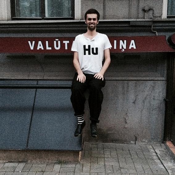 Autors: ĶerCiet Jaunieši Rīgas ielās veido smieklīgus uzrakstus. Pagājušās vasaras hīts!