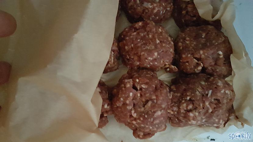 Pa virsu arī pārklāj... Autors: Juris1604 Recepte: Pašgatavots burgers