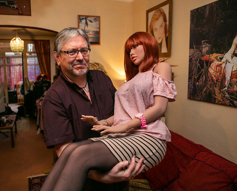 nbsplaquoManas smadzenes man... Autors: matilde «Tētis, viņa 12 lelles un es»: neparastā ģimene