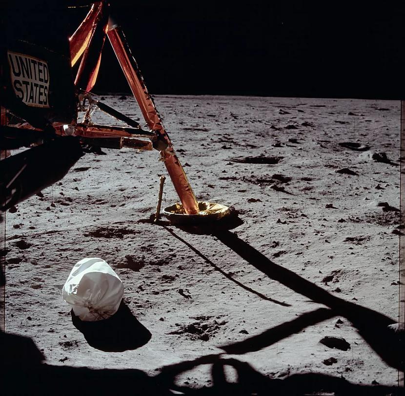 Paga paga astronauti... Autors: Lestets Astronauti atstāja uz Mēness savus izkārnījumus, un zinātniekiem tagad tos vajag