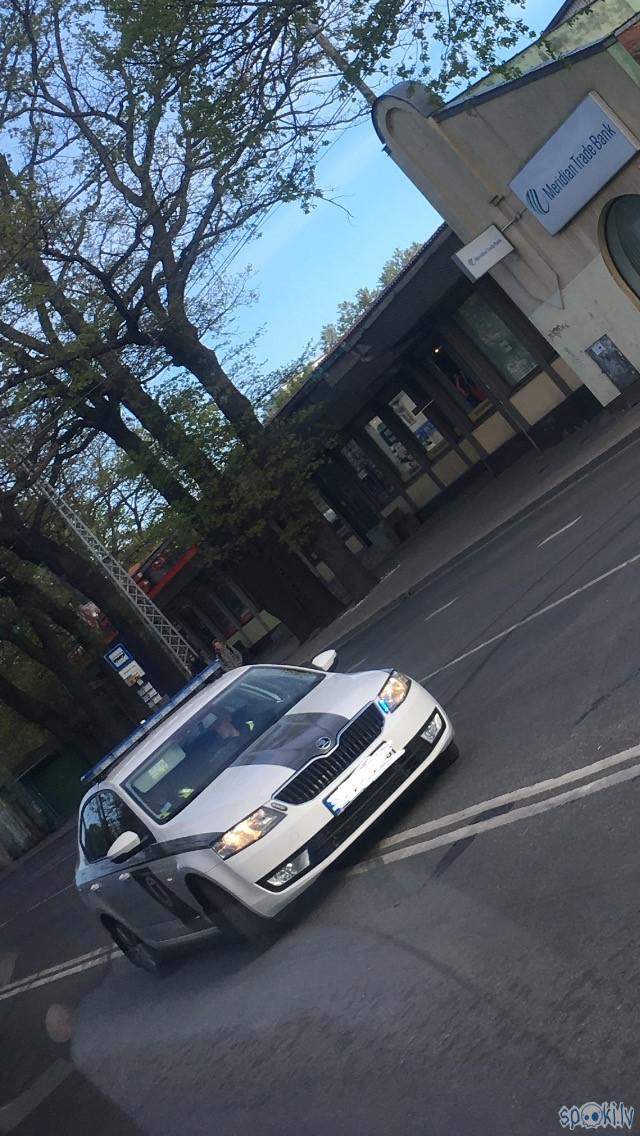 Autors: dzigiiiitsss@speles Deglava tilts vaļā.