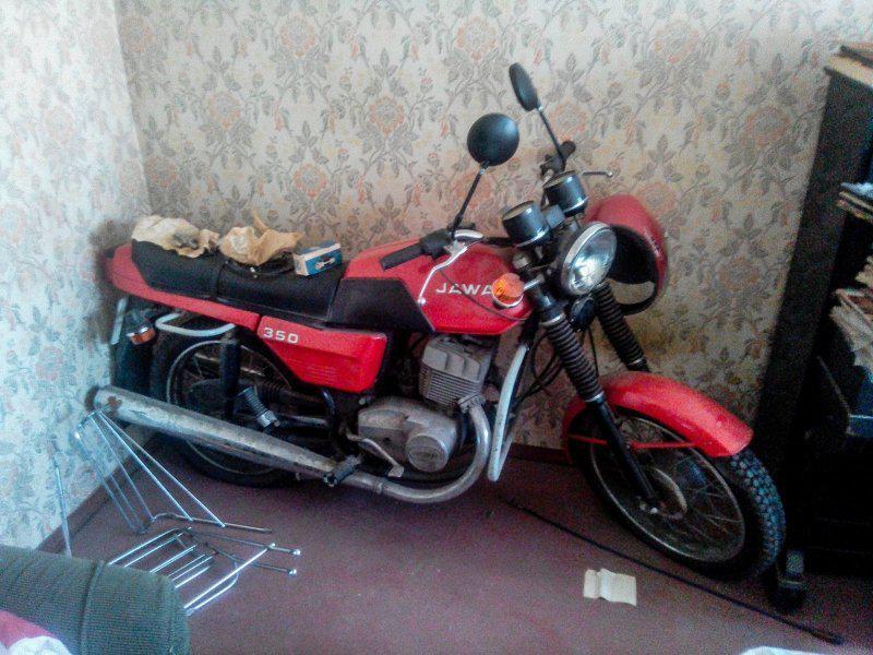 Scaronī JAWA350 ir ražota... Autors: pyrathe Jauna JAWA-350 dzīvoklī nostāvējusi 30 gadus