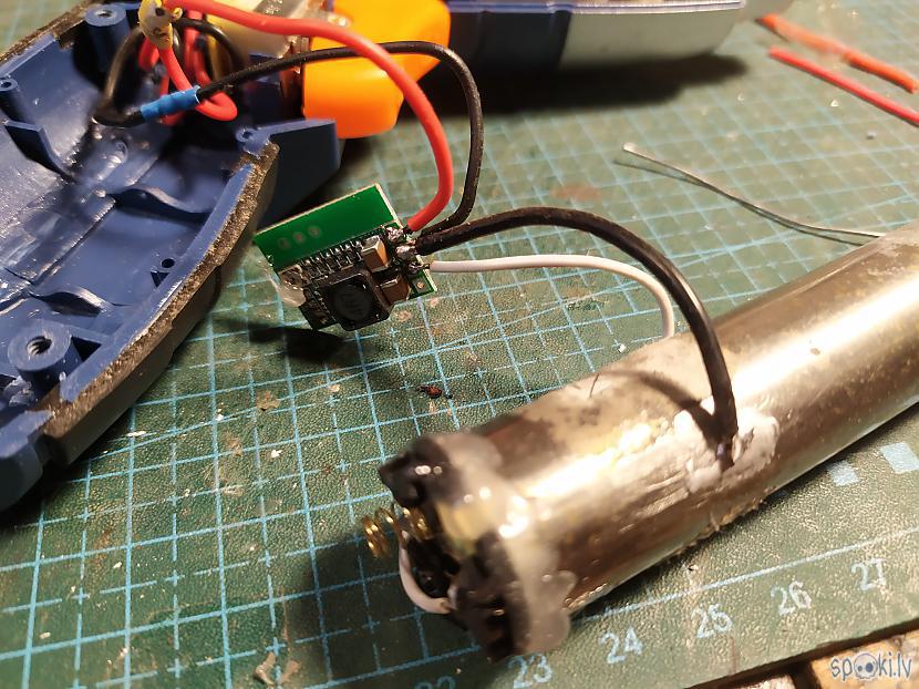 Te viss jau salodēts Autors: SalvatoreMundi Elektriskā skrūvgrieža pārbūve.