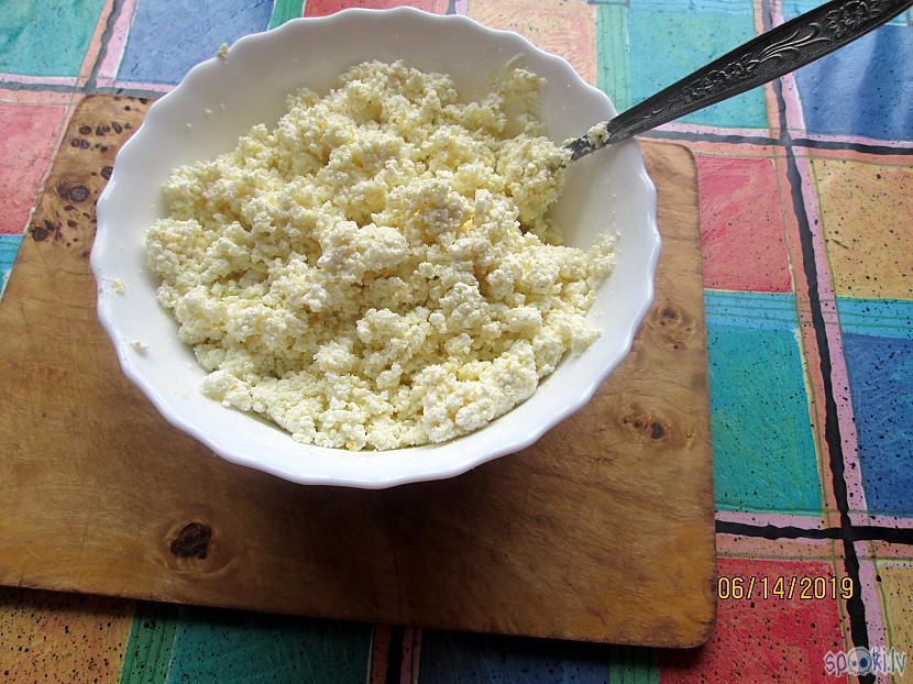 Saspaidu ar dakscaroniņu... Autors: rasiks Ātri pagatavojama biezpienmaize