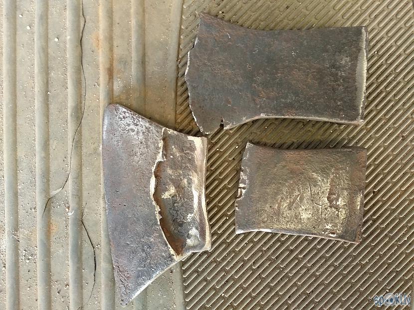 Noslīpēju visu lieko salieku... Autors: 76martini Taisām paši no PSRS laiku cirvja ko vizuāli jēdzīgu, 9. variants