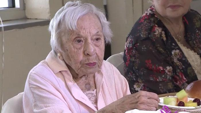 nbspSavos 107 gados Luīze... Autors: matilde 107 gadus veca sieviete atklāj savu ilgdzīvošanas noslēpumu