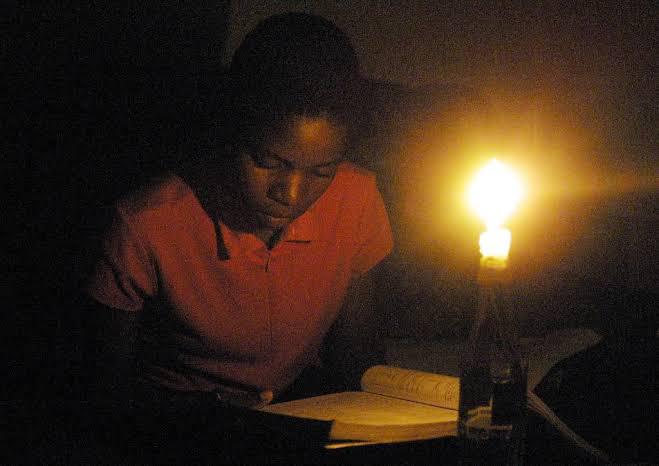 Daudzi zimbabvieši ir... Autors: Zigzig Vai Zimbabve ir uz sabrukšanas robežas?
