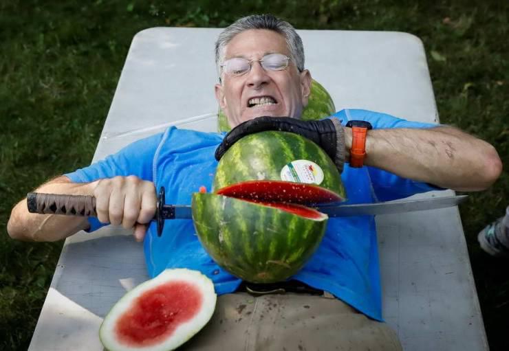 Pilsētas mērs pārgriežot... Autors: es tēvocis Asorti ar tekstu šodienai (14.08.2019)
