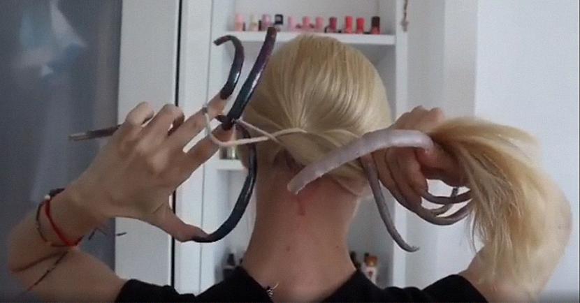 nbspViņa bez problēmām spēj... Autors: matilde Meitene no Vācijas jau 5 gadus nav griezusi nagus un ļoti lepojas ar tiem