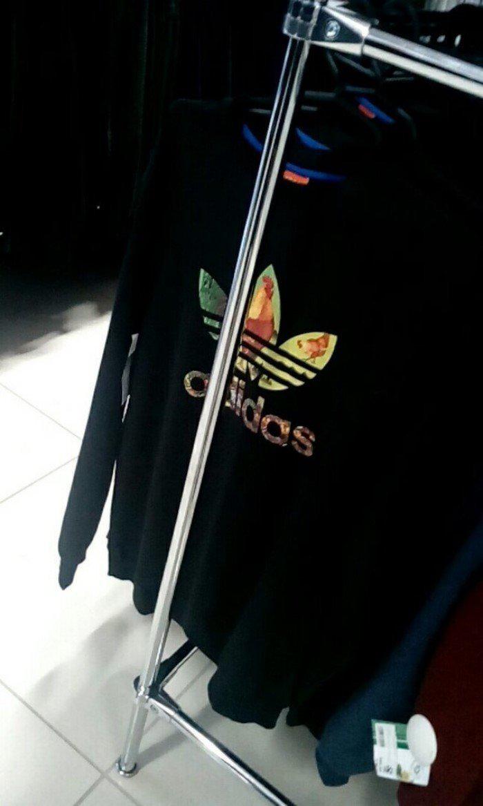 Autors: es tēvocis Piesmej zīmolu, kā arī daži ADIDAS KLONI