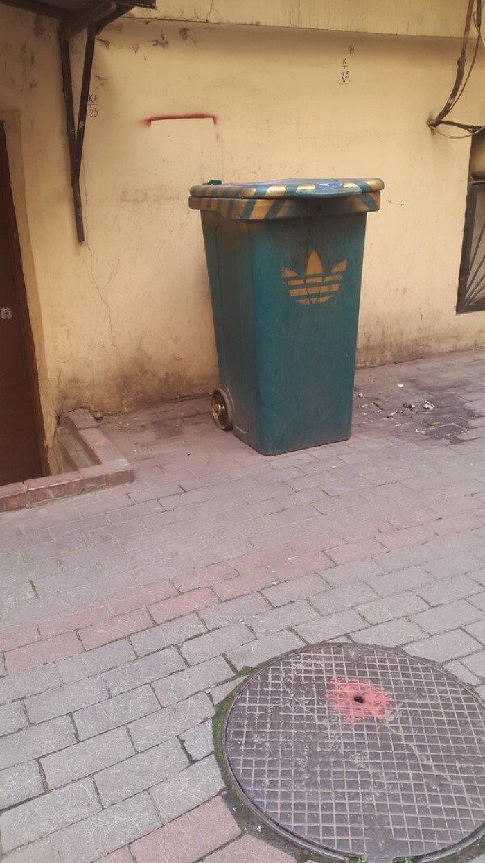 Autors: es tēvocis Piesmej zīmolu, kā arī daži ADIDAS KLONI