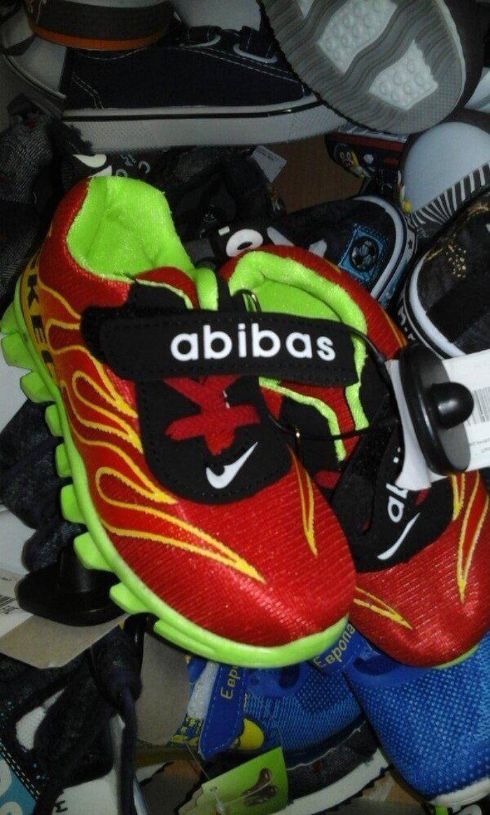 Autors: es tēvocis Piesmej zīmolu, kā arī daži ADIDAS KLONI