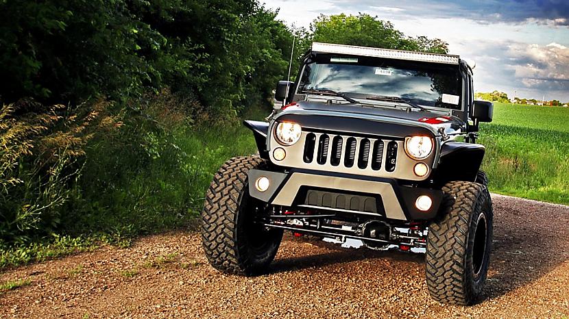Jeep Wrangler Off Road tapšana.