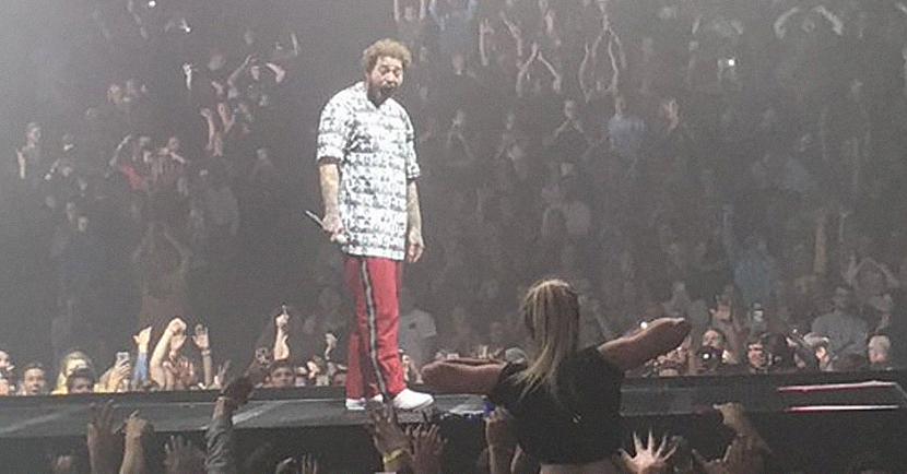 nbspViss sākās ar scarono... Autors: matilde Post Malone reakcija uz sievietes kailajām krūtīm kļuvusi par interneta joku