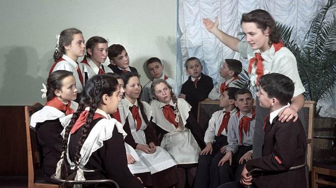 Ar scarono fotogrāfiju ir... Autors: Lestets Padomju laika iestudētās fotogrāfijas
