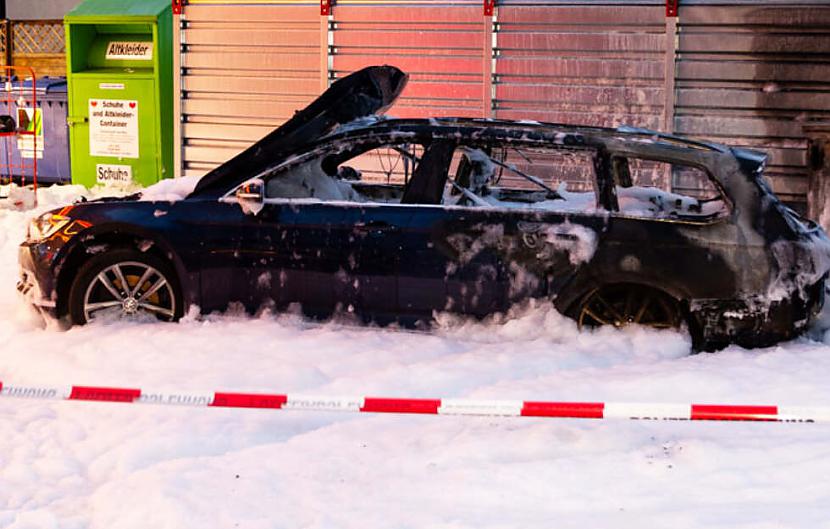 Autors: spoks0 Jūs mēģinājāt ar putekļusūcēju izsūkt benzīnbāku? Kāda dāmīte arī nē…