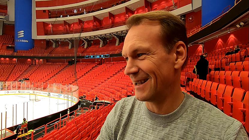 "The Perfect Human" Lidstrēms bauda hokeju arī no tribīnēm