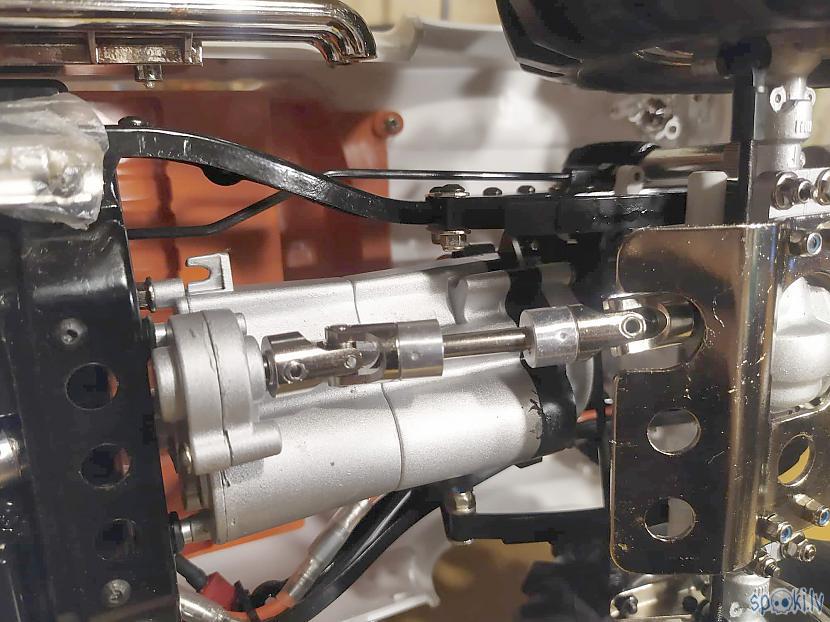 Autors: SalvatoreMundi Jauns radiovadāms auto, kastes atvēršana.