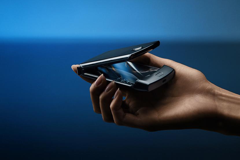 Kompānija Motorola sāka... Autors: spoks0 Leģendārais telefons jaunā ampluā