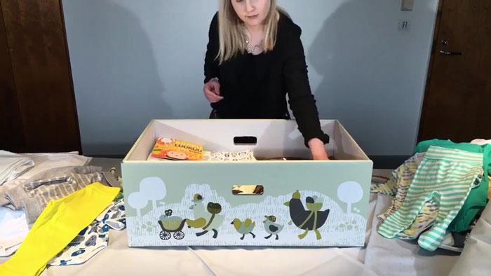 Bet protams ir iespēja... Autors: matilde Somijā jau 82 gadus jaunajiem vecākiem izsniedz sākuma «komplektu» ar 63 lietām