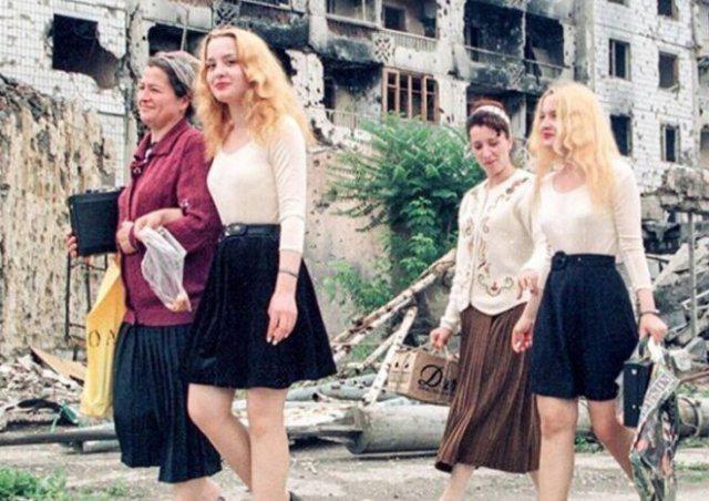 Autors: es tēvocis 1990. gadu meitenes