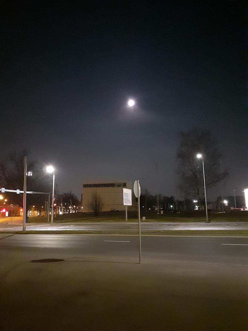 Virs Elkor stāvvietas Autors: Drakonvīrs Pilnmēness plkst 4 - 4.30, un saullēkts...