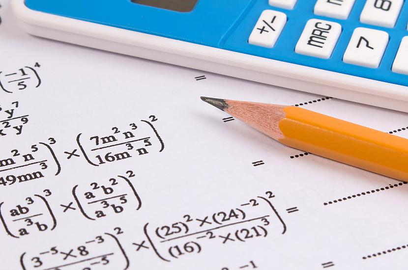 Tests: Vai vari atkost 10 cietos riekstus matemātikā?